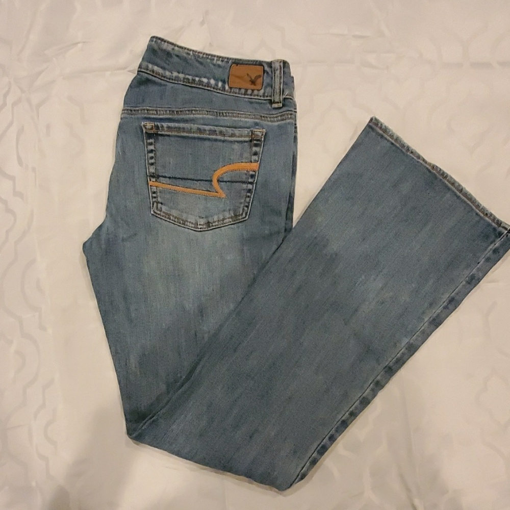 AE Distressed Flare Leg Sz 8 Jeans